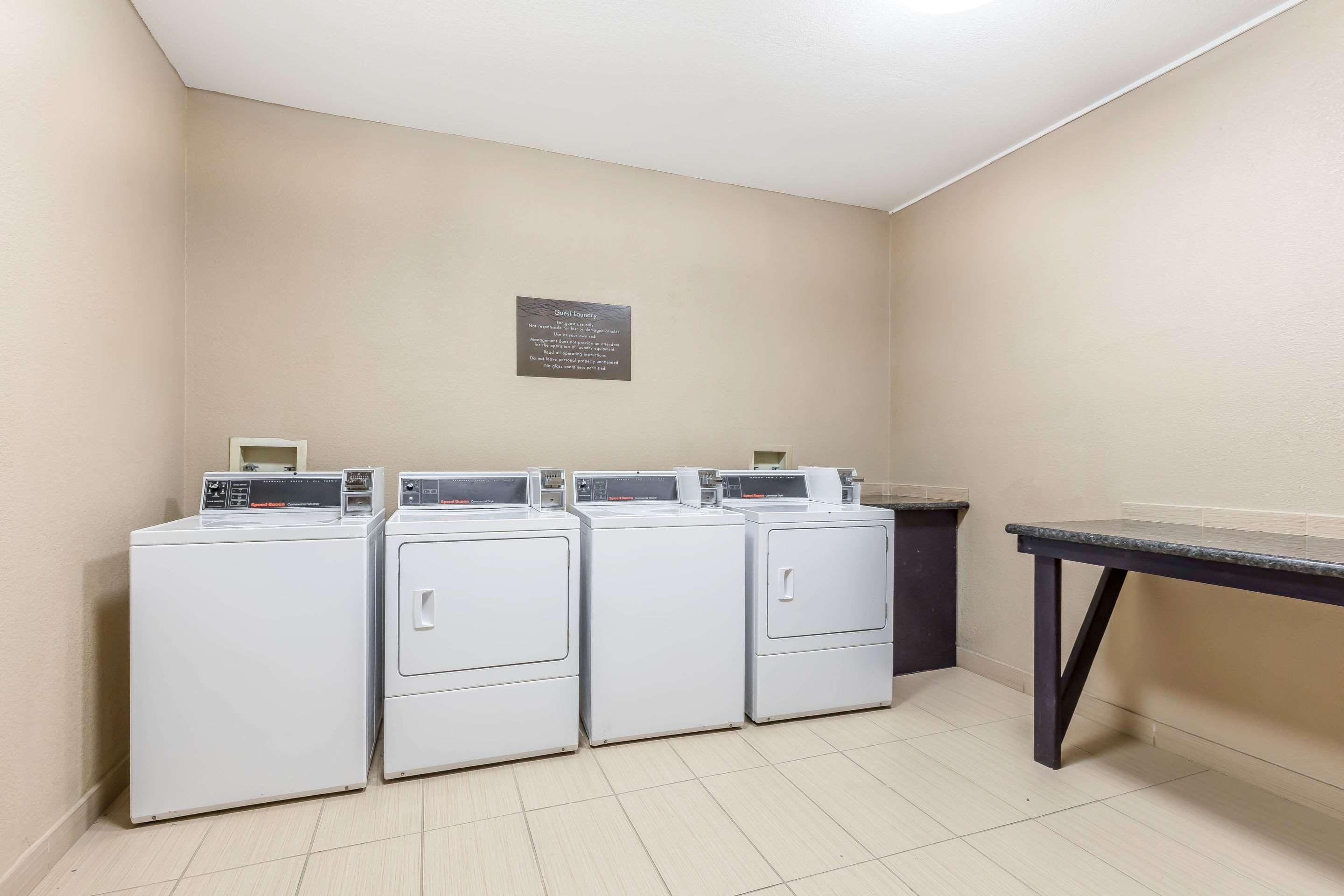 Comfort Inn & Suites Crystal Inn Sportsplex Гълфпорт Екстериор снимка