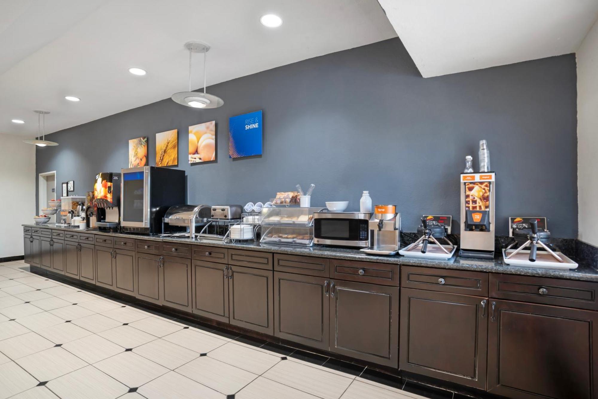 Comfort Inn & Suites Crystal Inn Sportsplex Гълфпорт Екстериор снимка