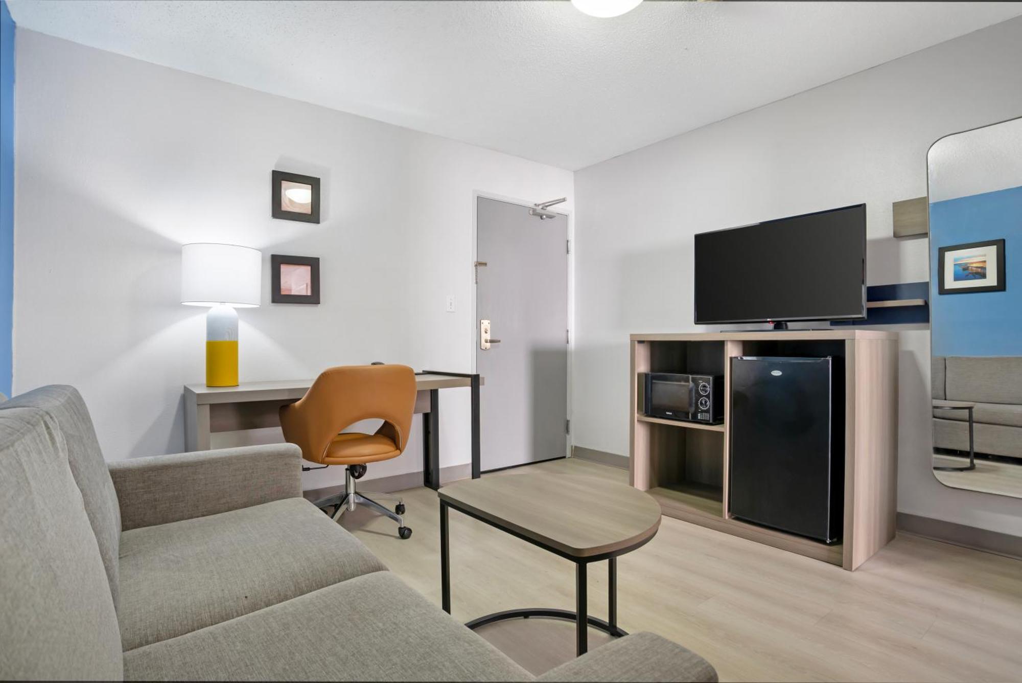 Comfort Inn & Suites Crystal Inn Sportsplex Гълфпорт Екстериор снимка