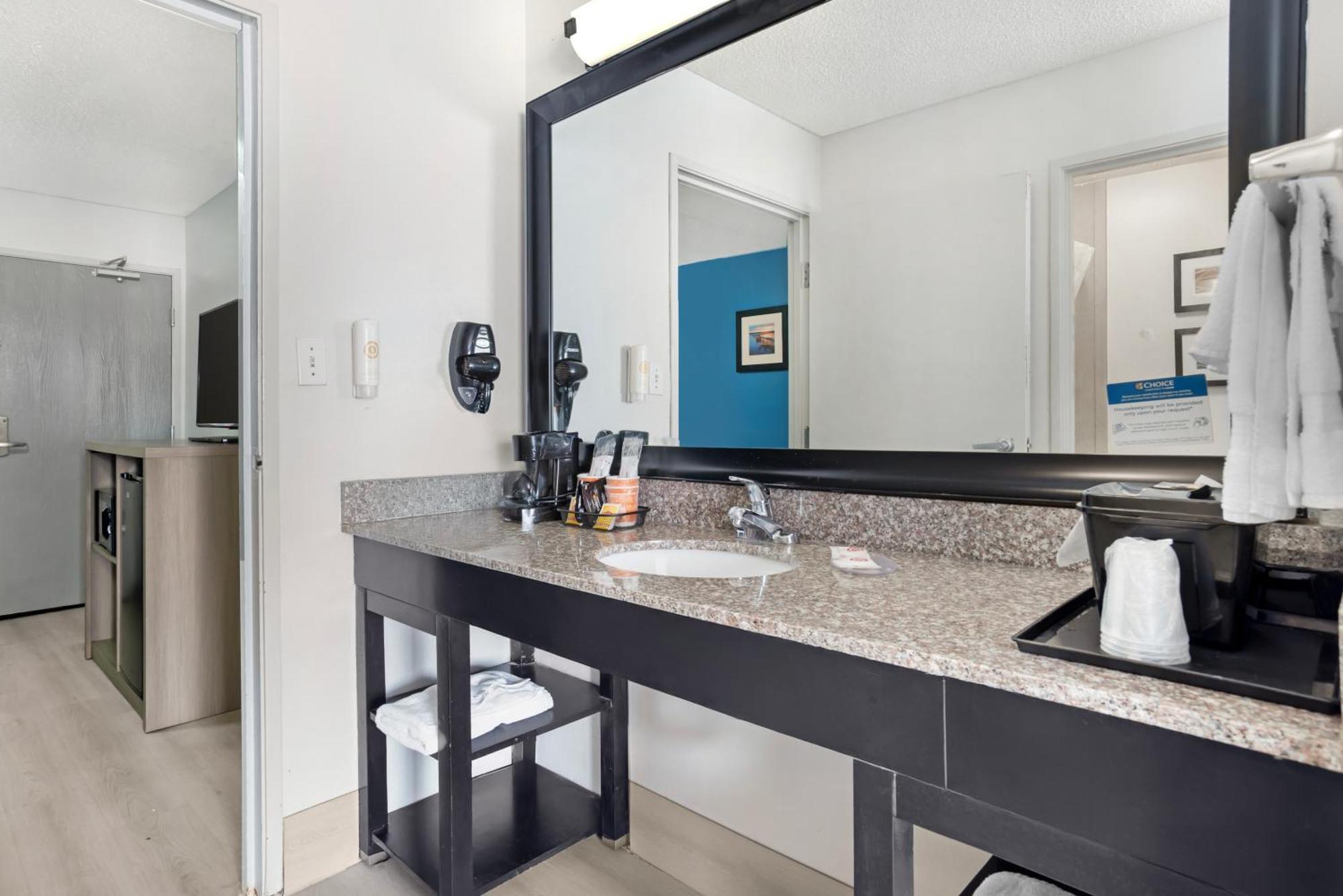 Comfort Inn & Suites Crystal Inn Sportsplex Гълфпорт Екстериор снимка