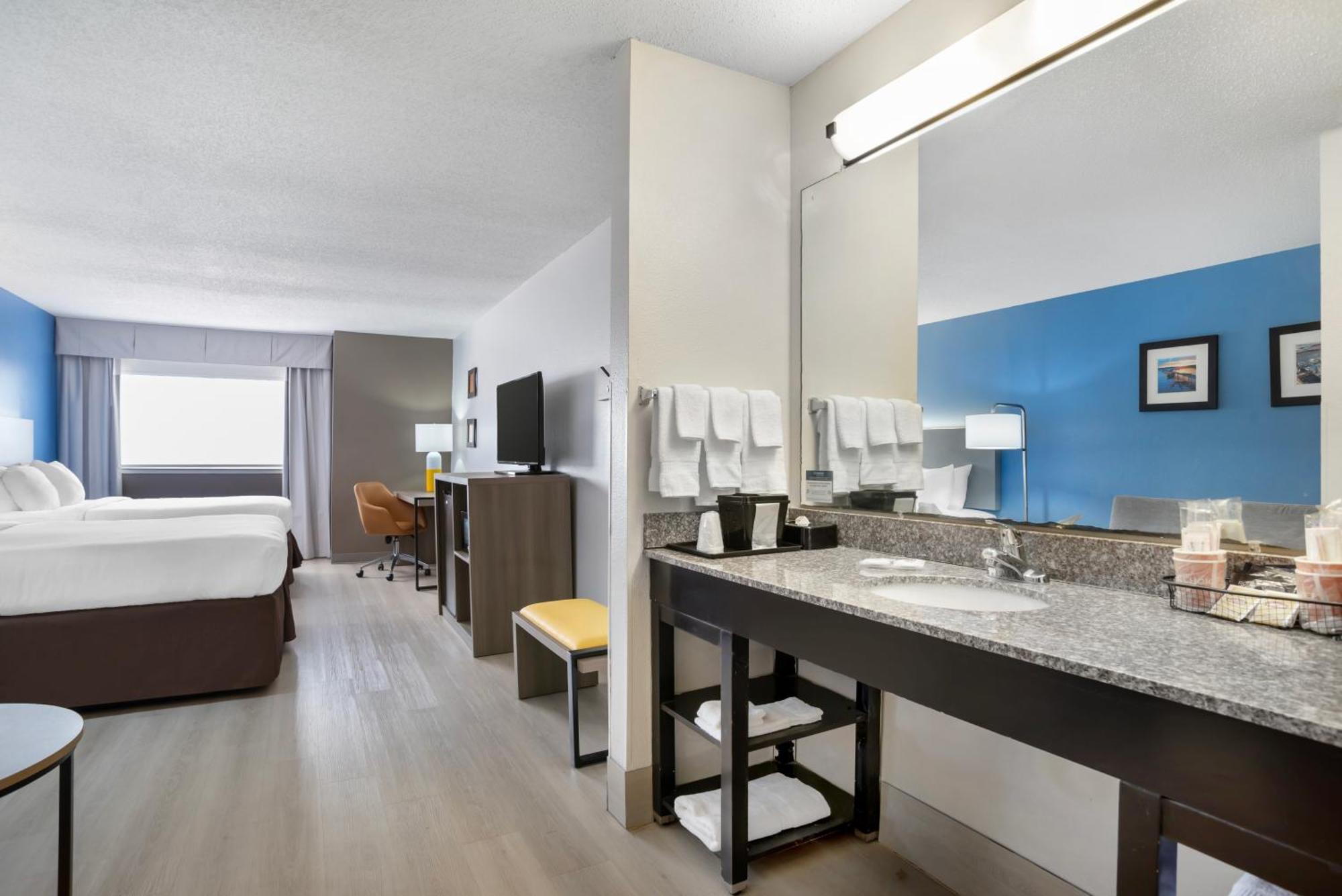 Comfort Inn & Suites Crystal Inn Sportsplex Гълфпорт Екстериор снимка