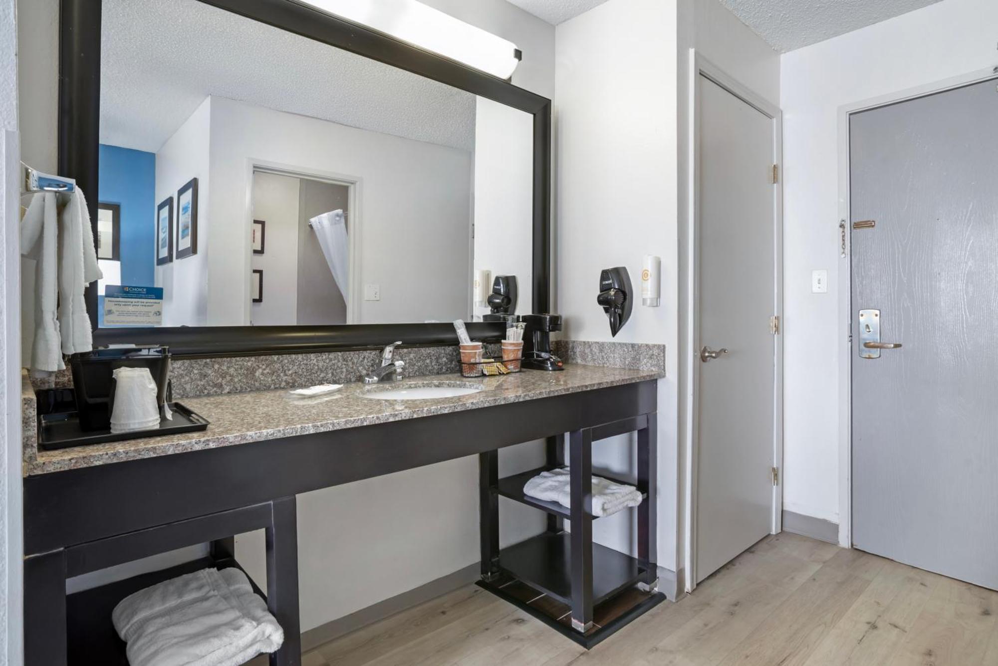 Comfort Inn & Suites Crystal Inn Sportsplex Гълфпорт Екстериор снимка