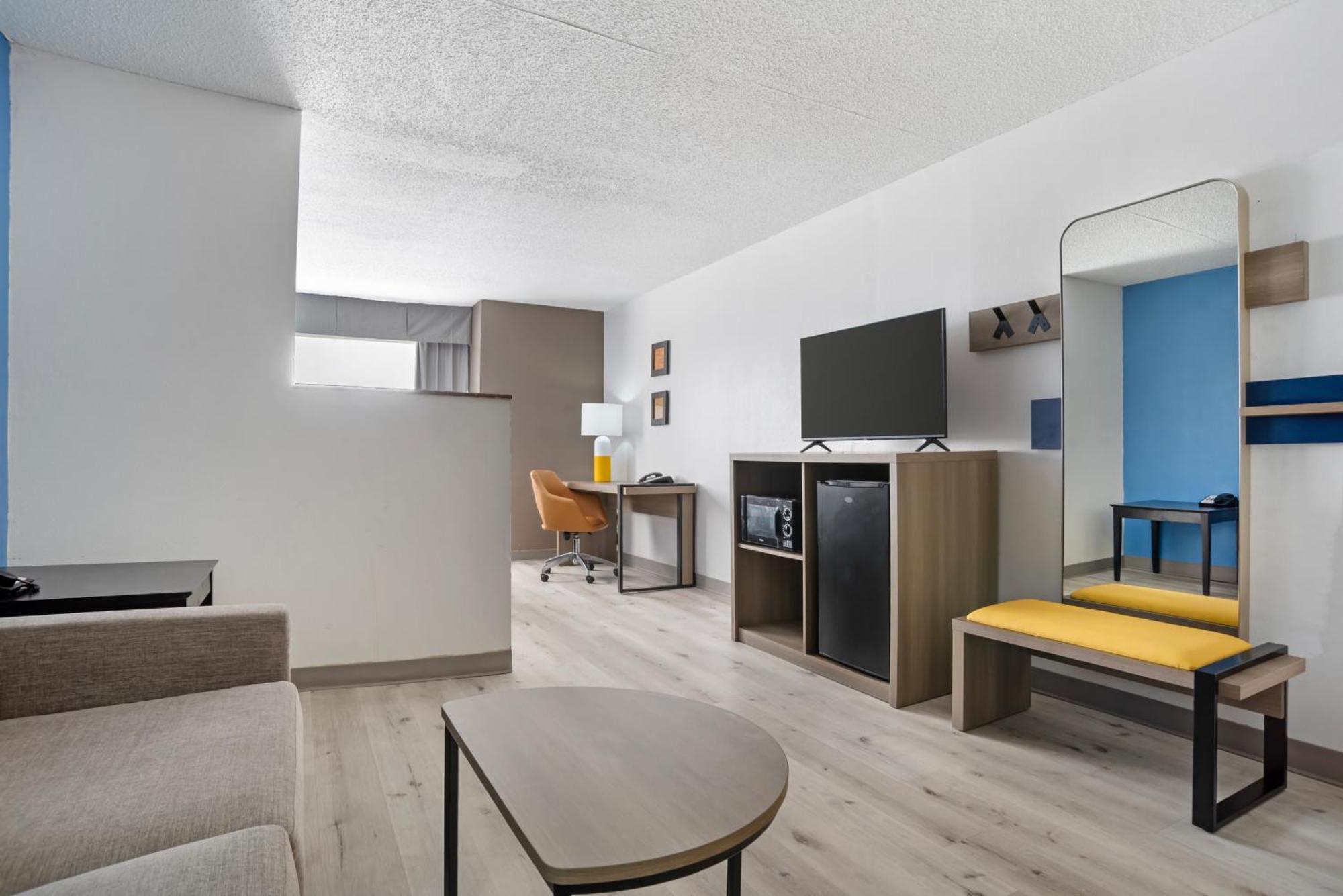 Comfort Inn & Suites Crystal Inn Sportsplex Гълфпорт Екстериор снимка