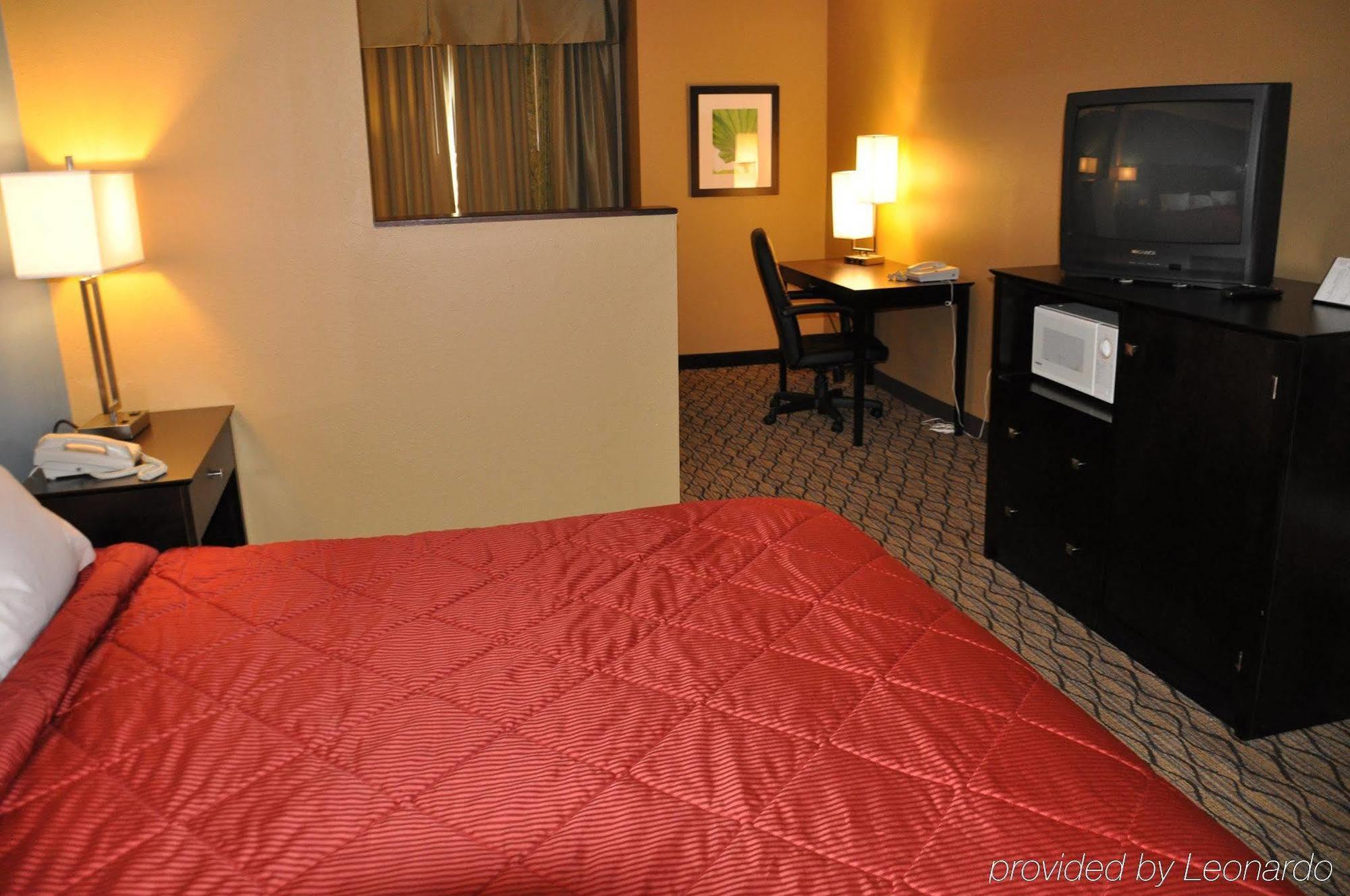 Comfort Inn & Suites Crystal Inn Sportsplex Гълфпорт Стая снимка